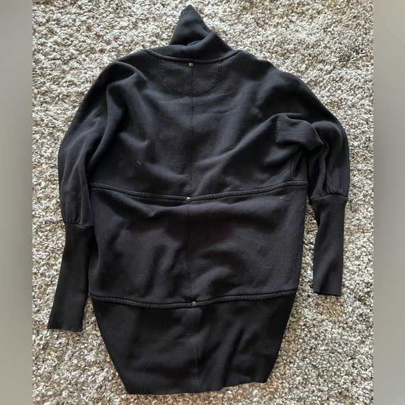 Aritzia Wilfred Cocoon cardigan - Picture 2 of 2